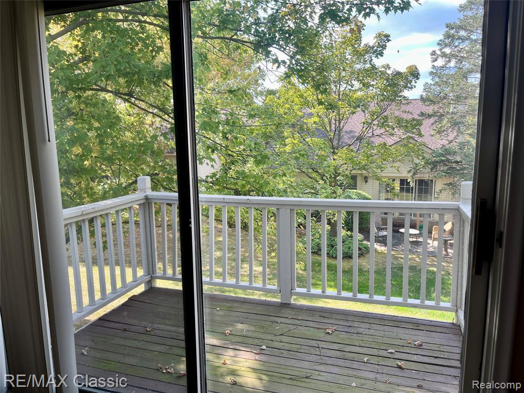 7663 Danbury Circle, West Bloomfield, MI — Photo 20