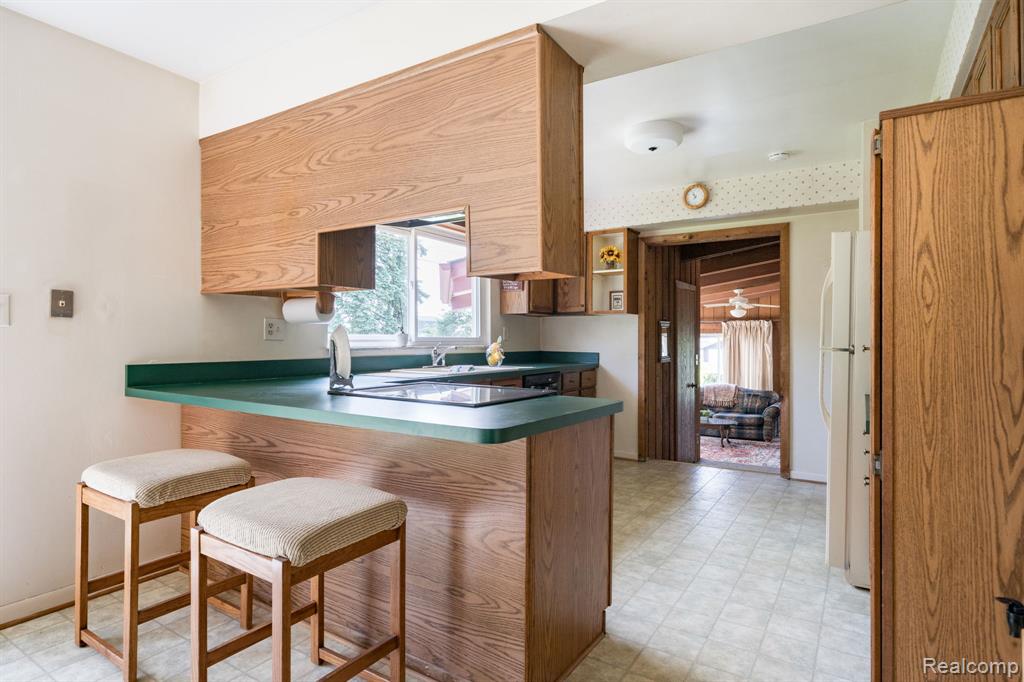 5871 Brewster Road, Rochester Hills, MI 48306 — Photo 18