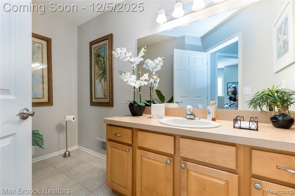 6157 Lochmore Drive, Commerce Twp, MI 48382 — Photo 10
