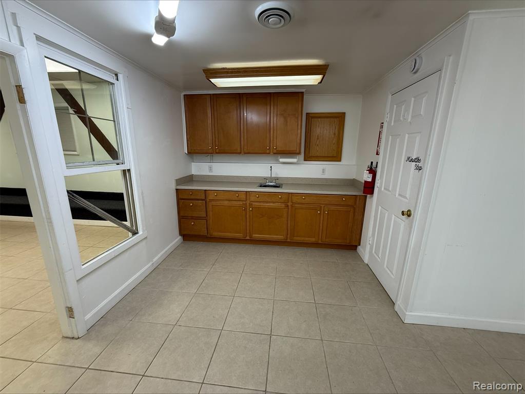 211 N Grand Avenue, Fowlerville, MI 48836 — Photo 2