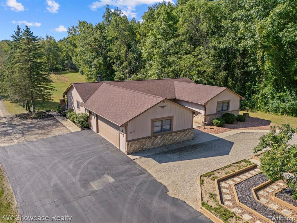 766 WHITE HOUSE Drive, Highland, MI 48356 — Photo 5