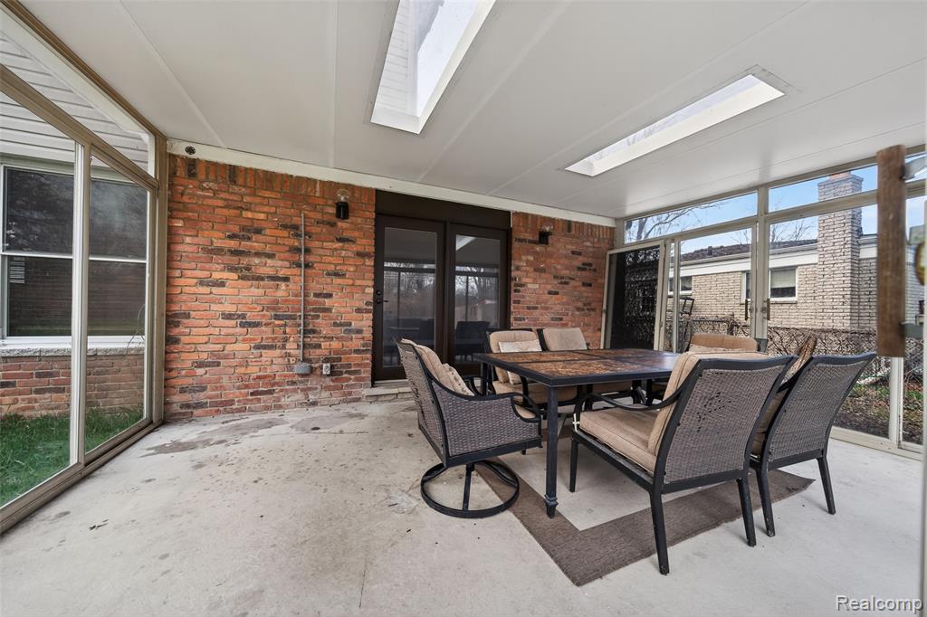 30110 Manor Drive, Madison Heights, MI 48071 — Photo 17