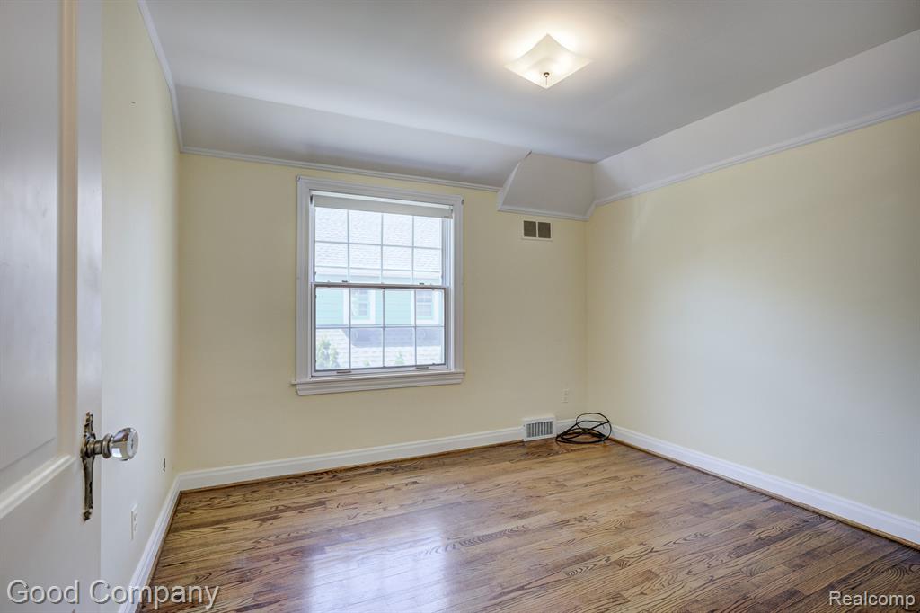 20 OXFORD Boulevard, Pleasant Ridge, MI — Photo 34
