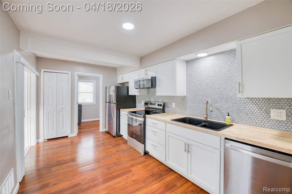 2514 Barton Street, Commerce Twp, MI 48382 — Photo 18