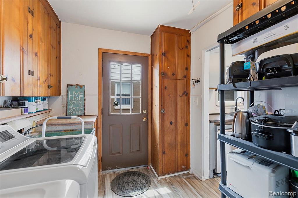 7466 Fenton Street, Dearborn Heights, MI 48127 — Photo 13