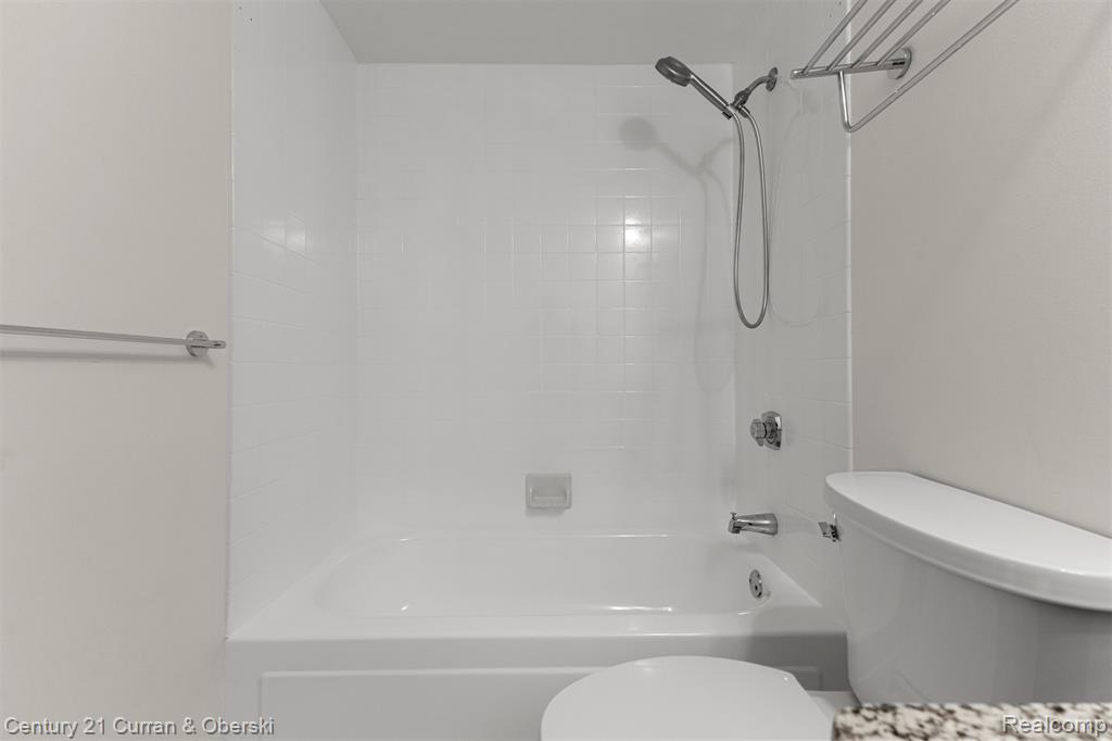 250 E Harbortown Drive, 708, Detroit, MI 48207 — Photo 29