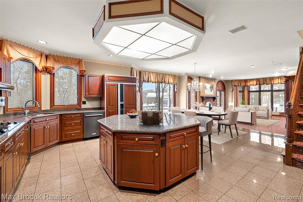 5148 Crest Knolls Court, Bloomfield Hills, MI 48302 — Photo 9