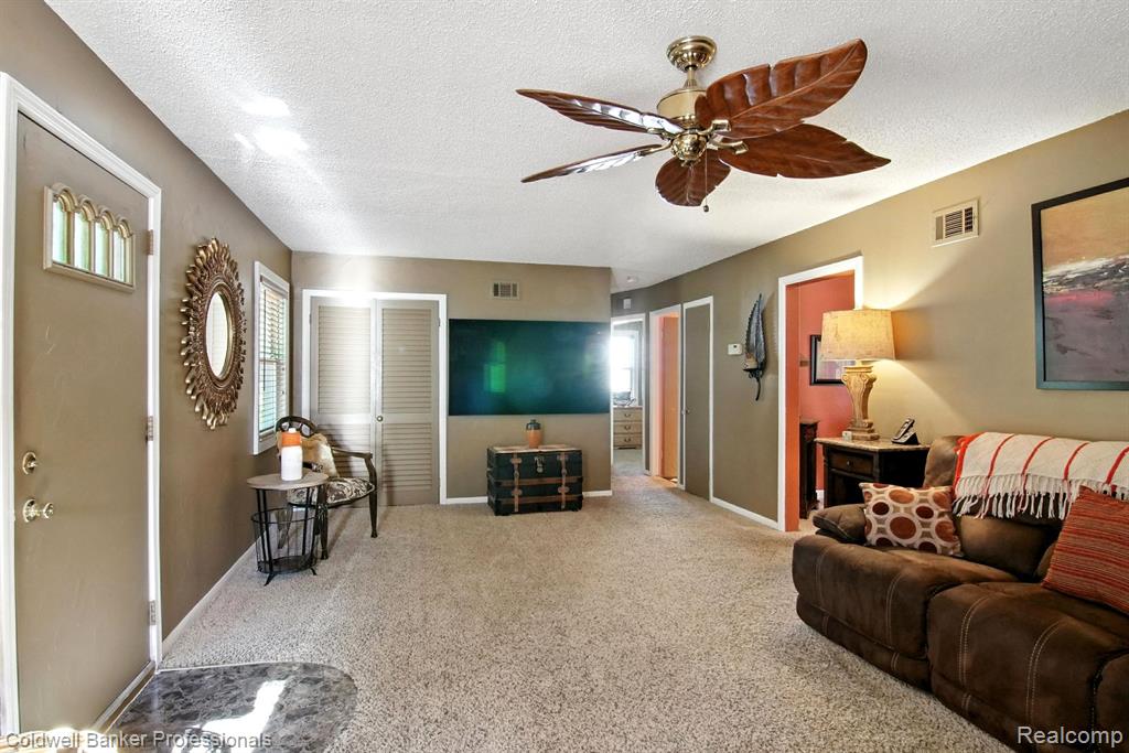 4022 Meigs Avenue, Waterford, MI 48329 — Photo 4