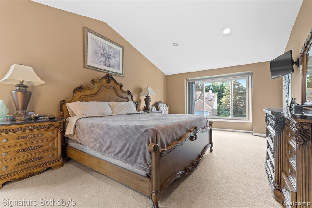 6710 WESTPOINTE Drive, Troy, MI 48085 — Photo 18