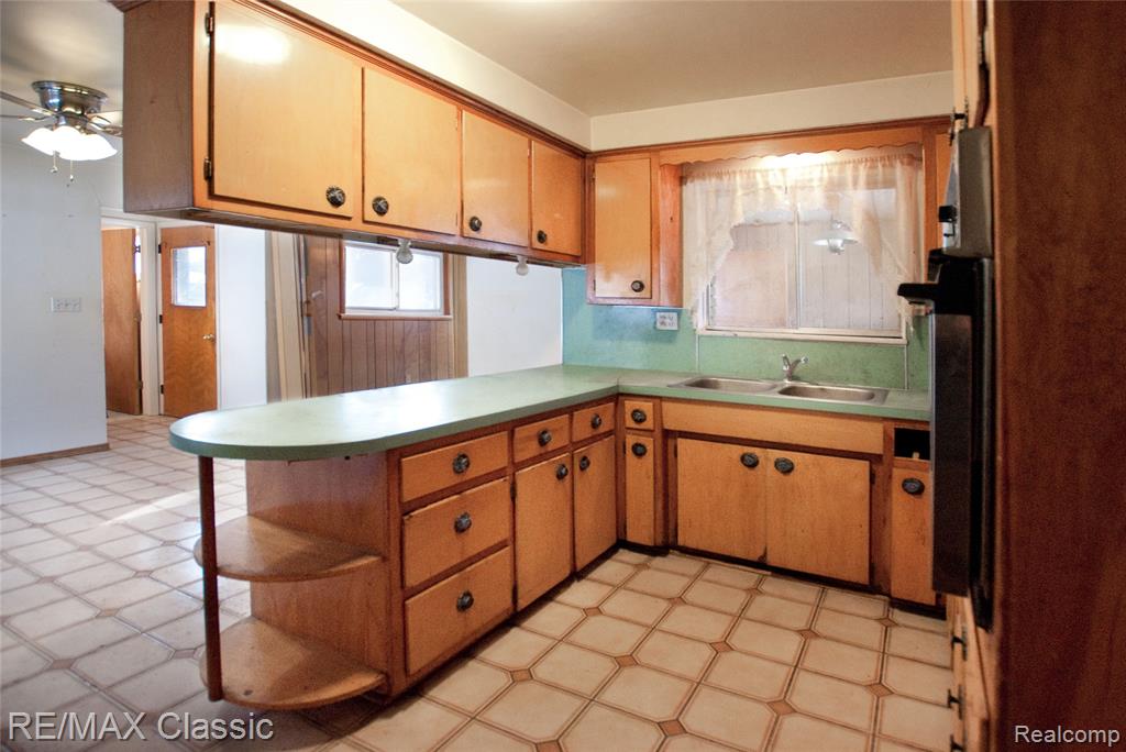 627 Sherbrooke Street, Commerce Twp, MI 48382 — Photo 8