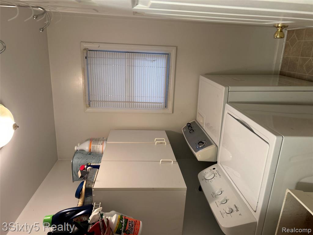 243 Emmons Boulevard, Wyandotte, MI 48192 — Photo 12