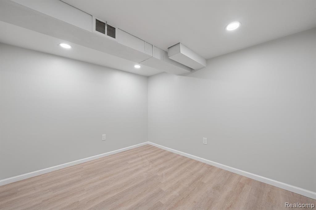 5232 Dickson Drive, Sterling Heights, MI 48310 — Photo 34