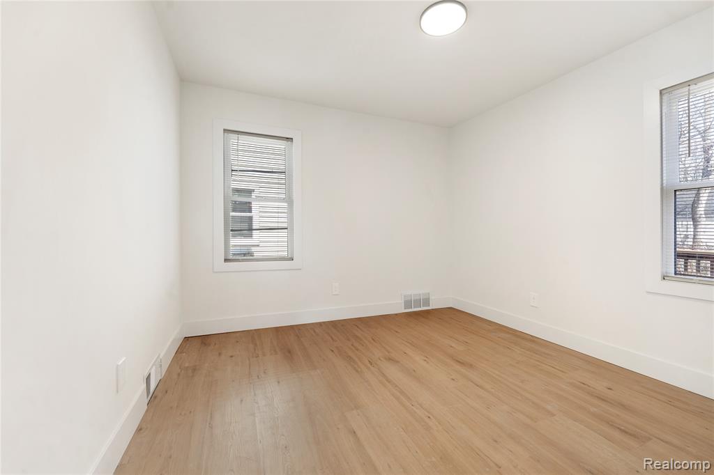 24220 Cloverlawn Street, Oak Park, MI 48237 — Photo 19
