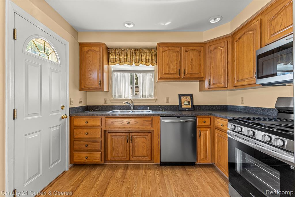 6106 N Charlesworth Street, Dearborn Heights, MI 48127 — Photo 11