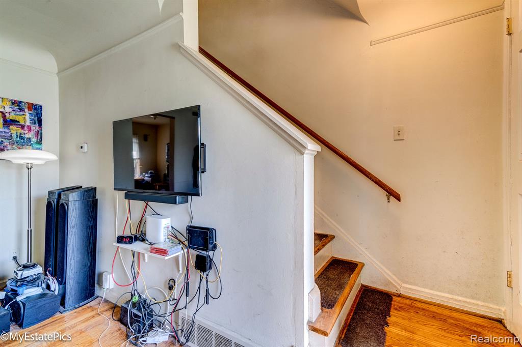 400 PARKVIEW Drive, Plymouth, MI 48170 — Photo 18