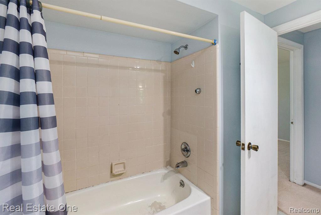 3694 OLD CREEK Road, Troy, MI 48084 — Photo 12