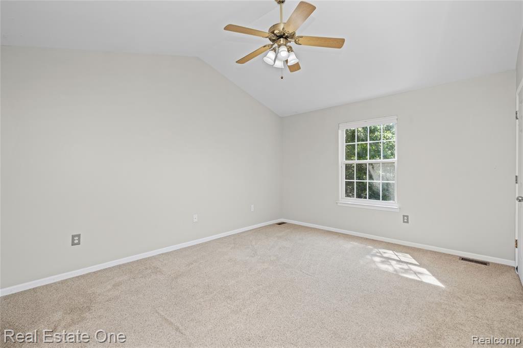 7570 Greenway Lane, West Bloomfield, MI 48324 — Photo 39