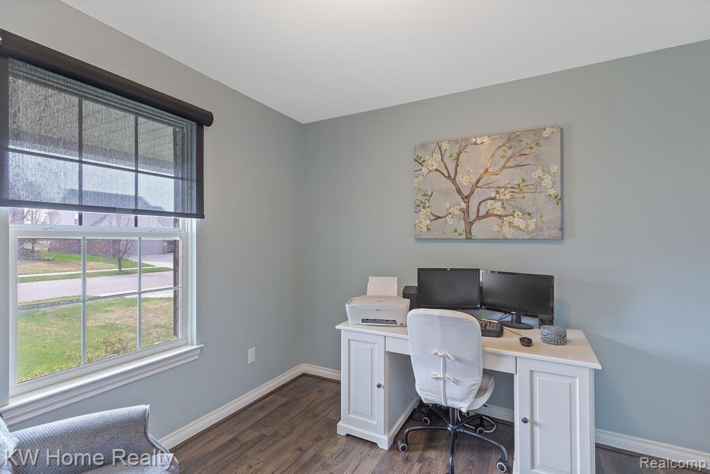 28642 OAKMONTE Circle W, New Hudson, MI 48165 — Photo 11