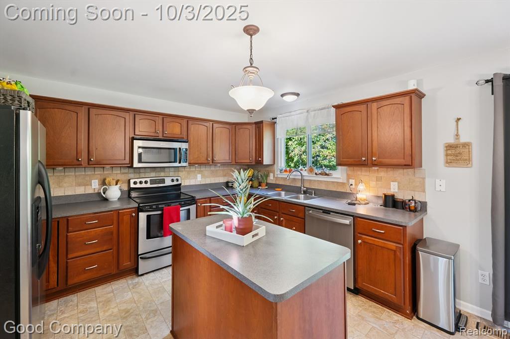 961 LOON Court, Fenton, MI 48430 — Photo 13
