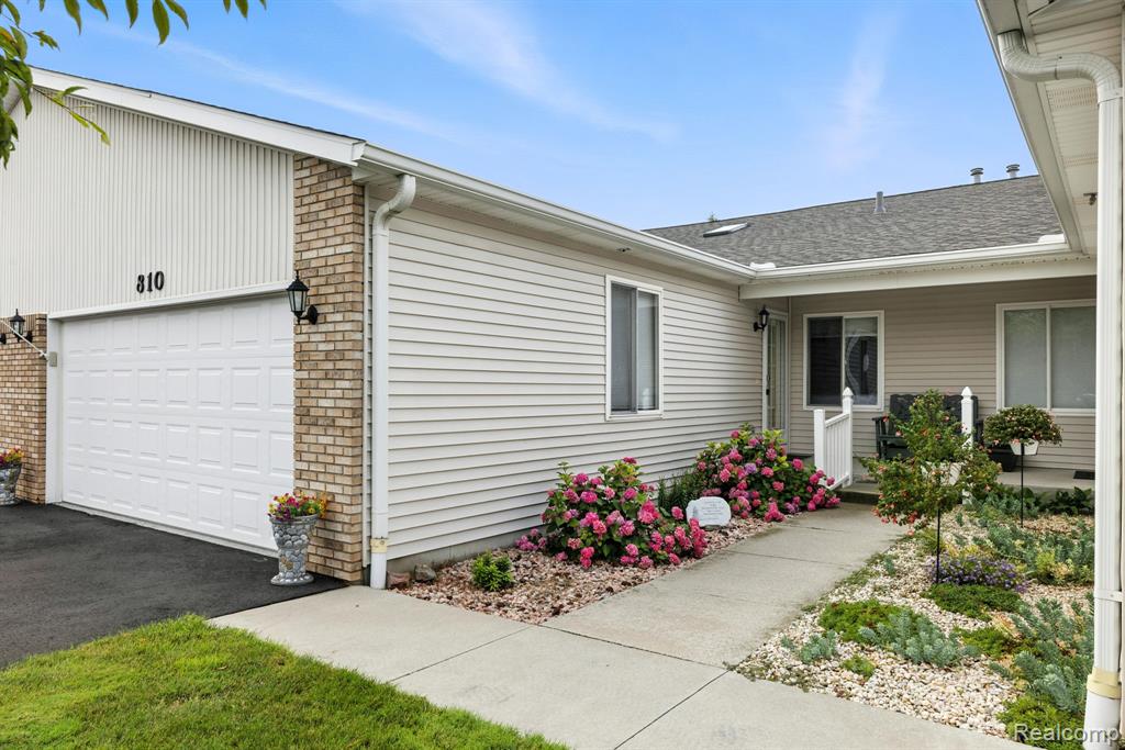 810 Crystal Lane, Marysville, MI 48040 — front exterior