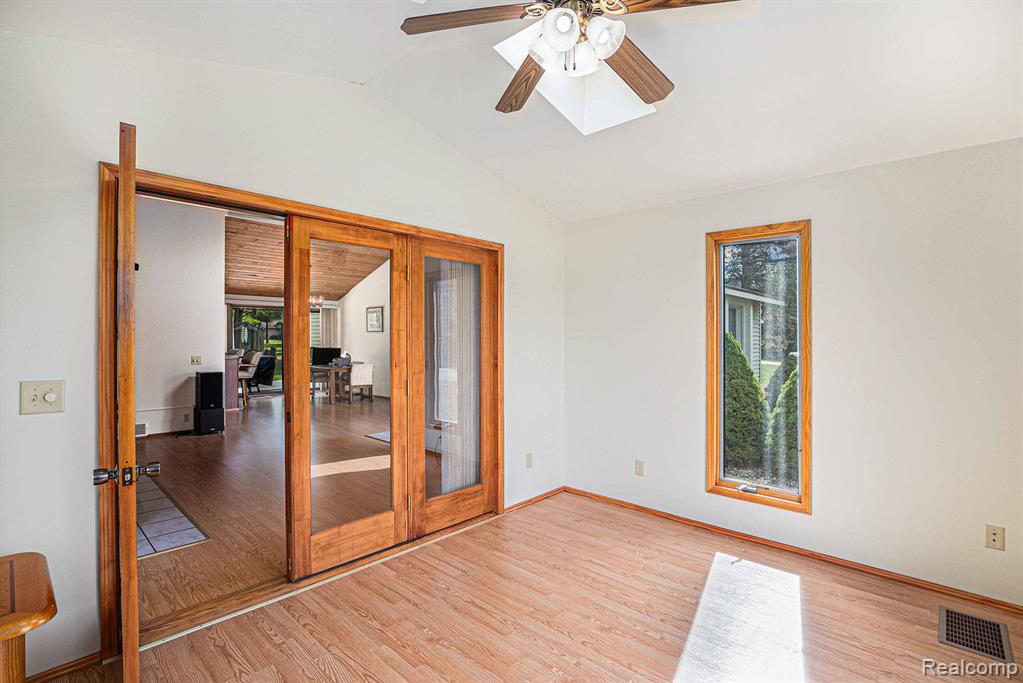 7630 Parkwood Drive, Fenton, MI 48430 — Photo 11