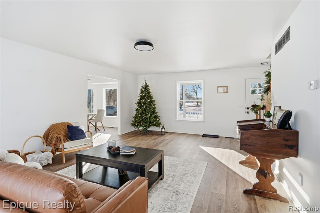 8680 Oak Hill Road, Clarkston, MI 48348 — Photo 5