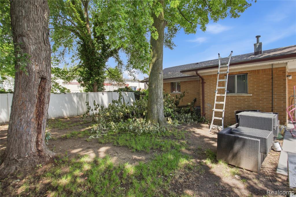 117 N Groesbeck Highway, Mount Clemens, MI 48043 — Photo 26