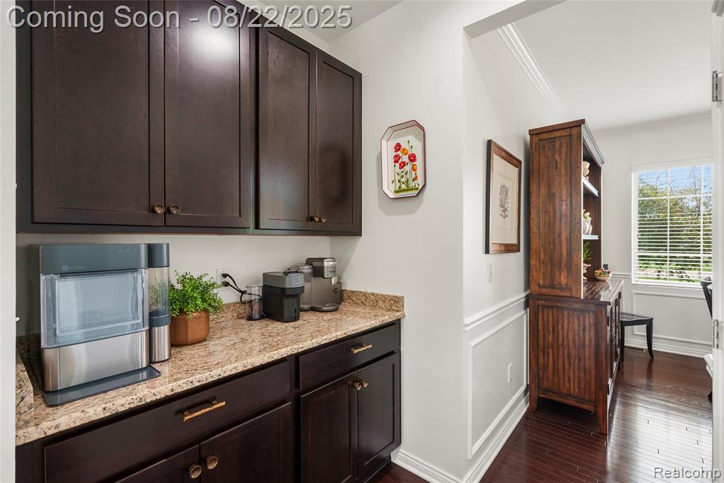 637 Edinburgh Circle, Highland, MI — Photo 9