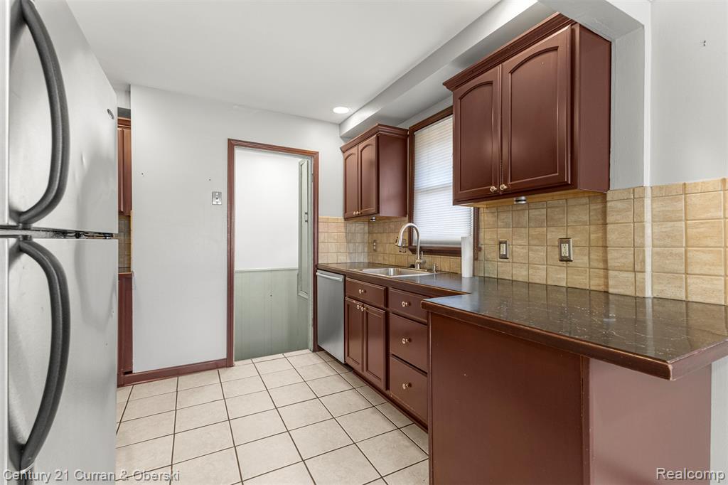9299 Becker Avenue, Allen Park, MI 48101 — Photo 12