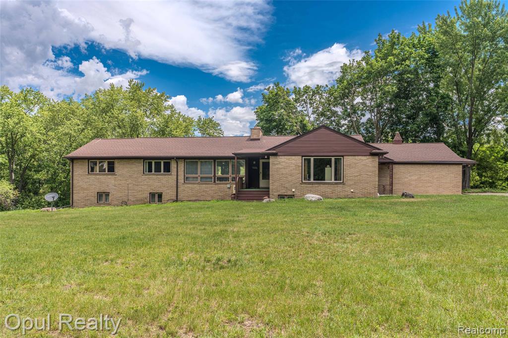6455 Norham Road, Bloomfield Hills, MI 48301 — front exterior