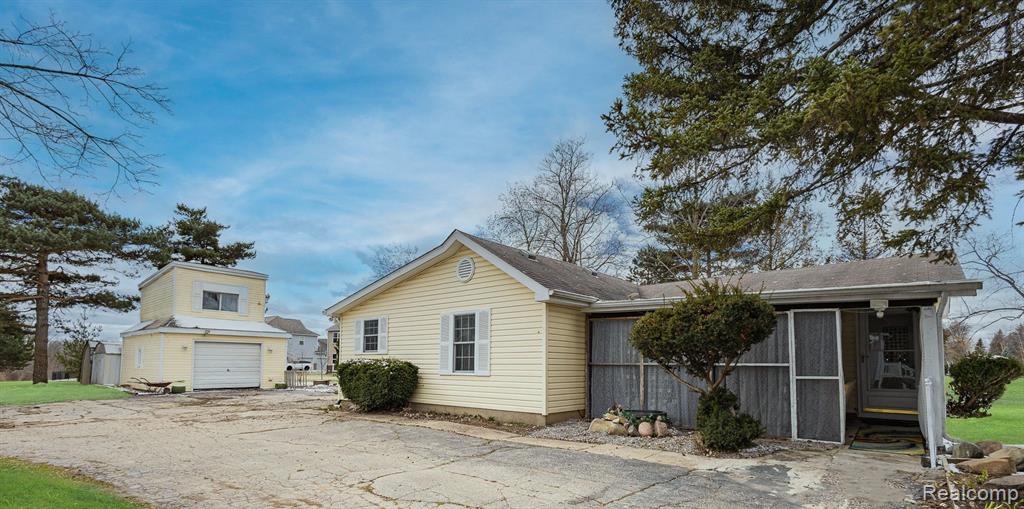 6194 E HILL Road, Grand Blanc, MI 48439 — Photo 20