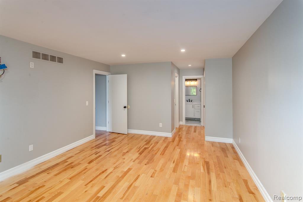 6598 MAPLE LAKES Drive, West Bloomfield, MI — Photo 16