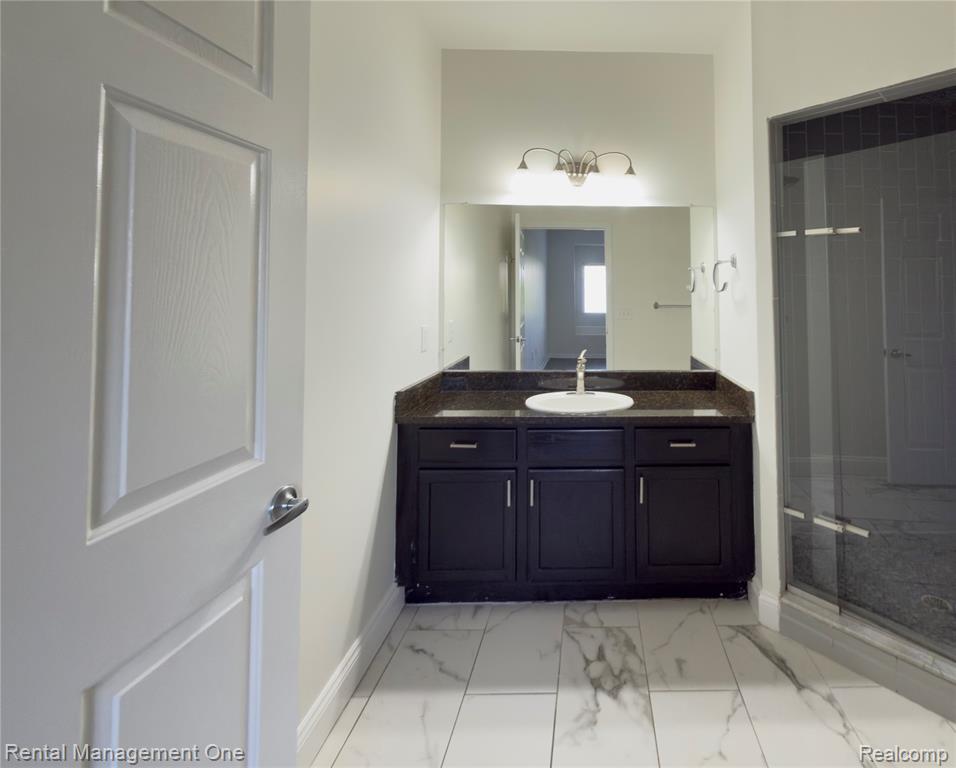 5637 Twin Oaks Drive, Sterling Heights, MI 48314 — Photo 19