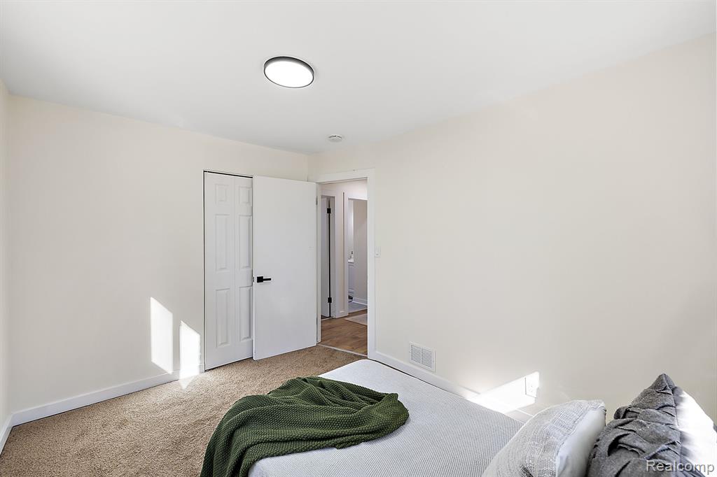 397 LYNCH Avenue, Pontiac, MI 48342 — Photo 17