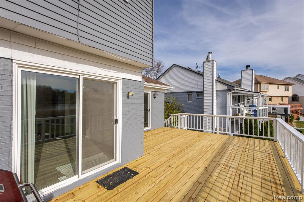 4851 Shoreline Boulevard, Waterford, MI 48329 — Photo 34