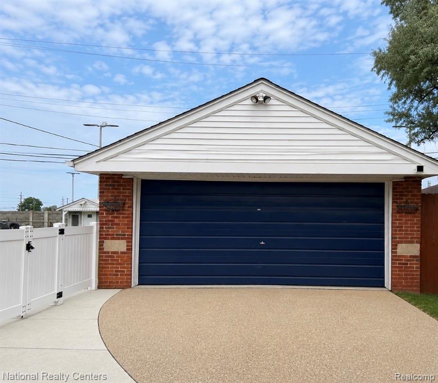 7285 Helen, Center Line, MI 48015 — Photo 4