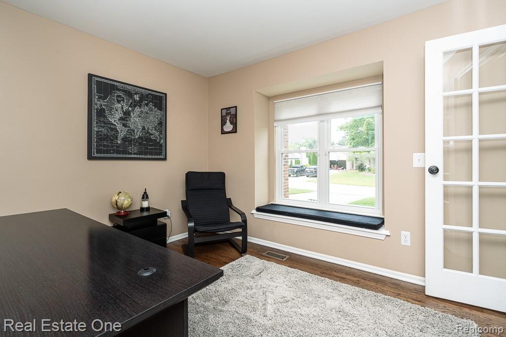 1043 Ridgeview Circle, Lake Orion, MI 48362 — Photo 5