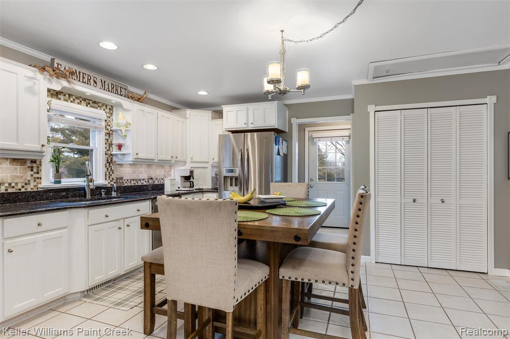 625 Driftwood Avenue, Rochester Hills, MI 48307 — Photo 9