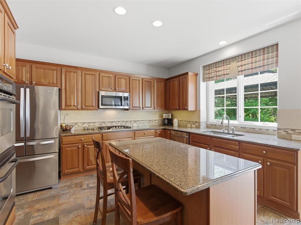 5454 Creekmonte Drive, Rochester, MI 48306 — Photo 15