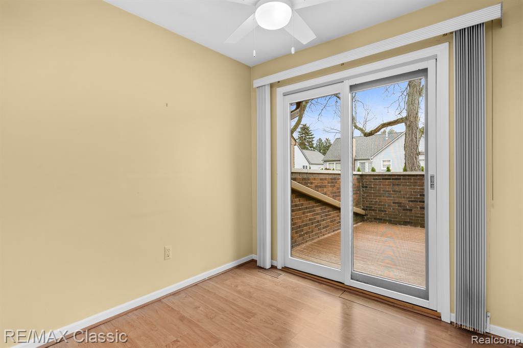 23127 Farmington Road, Farmington, MI 48336 — Photo 24