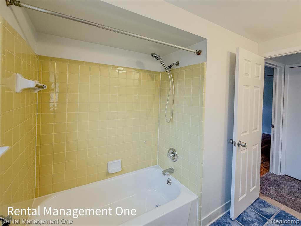 5604 HAYMEADOW Drive, West Bloomfield, MI — Photo 13