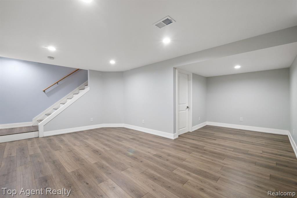 38887 Country Circle, Farmington Hills, MI 48331 — Photo 34