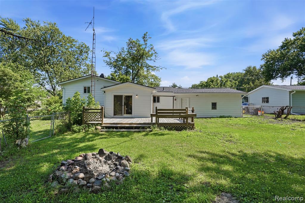 6187 E Maple Avenue, Grand Blanc, MI 48439 — Photo 31