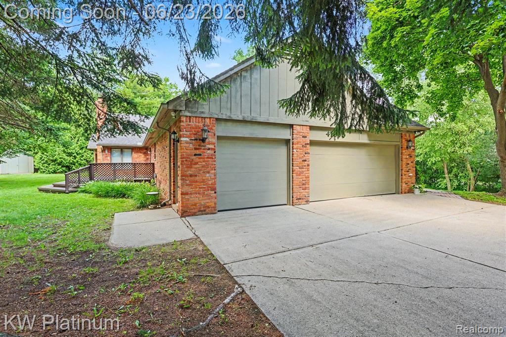 41945 Hillview Drive, Sterling Heights, MI 48314 — Photo 3