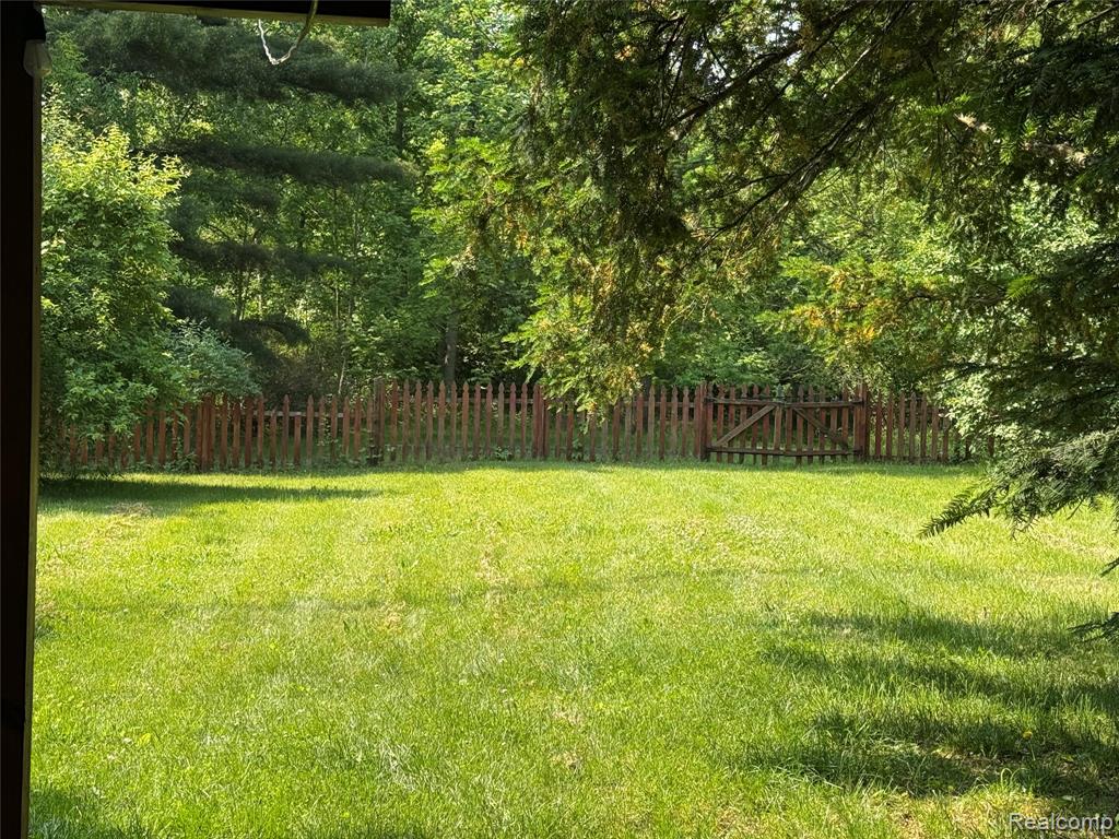 6715 Elizabeth Lake Road, Waterford, MI 48327 — Photo 29