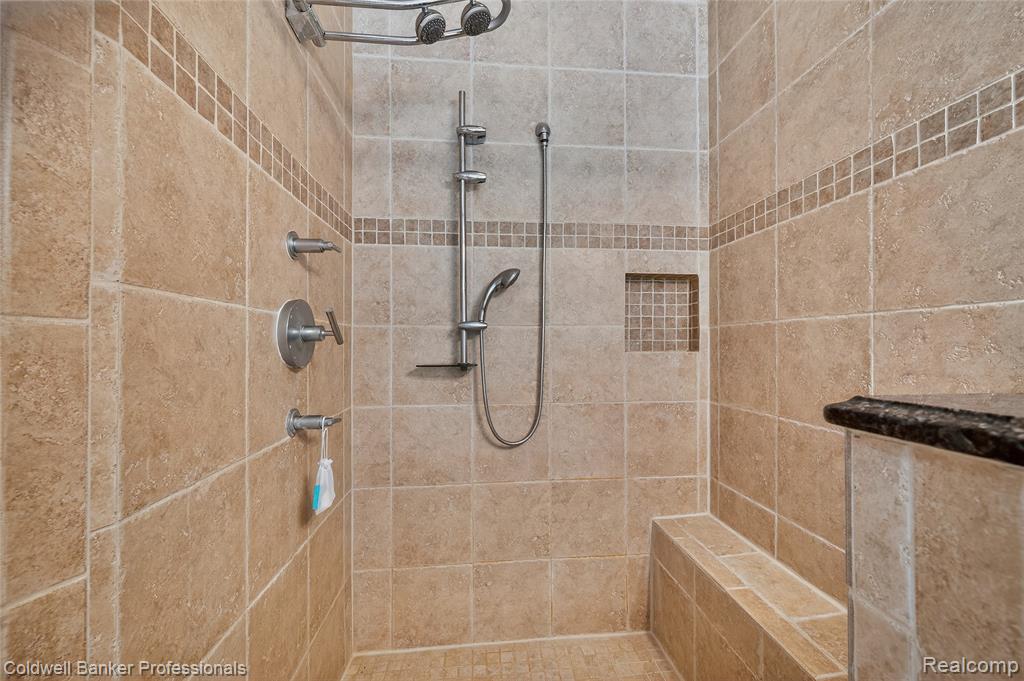 668 E Buell Road, Rochester, MI 48306 — Photo 26