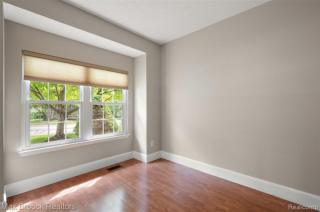 30995 Blueridge Drive, Novi, MI 48377 — Photo 10