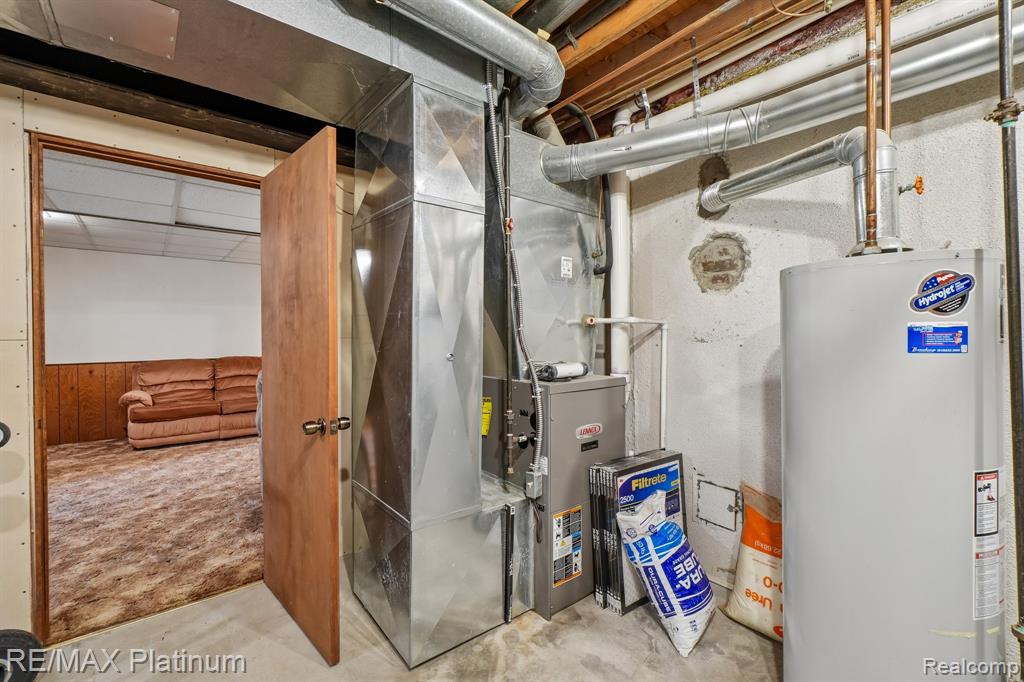555 Crawford Farm Lane, Milford, MI 48380 — Photo 41