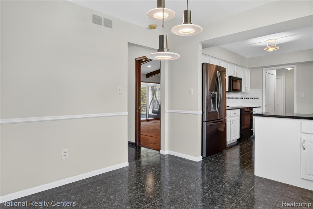 21730 Riverview Drive, Beverly Hills, MI 48025 — Photo 24