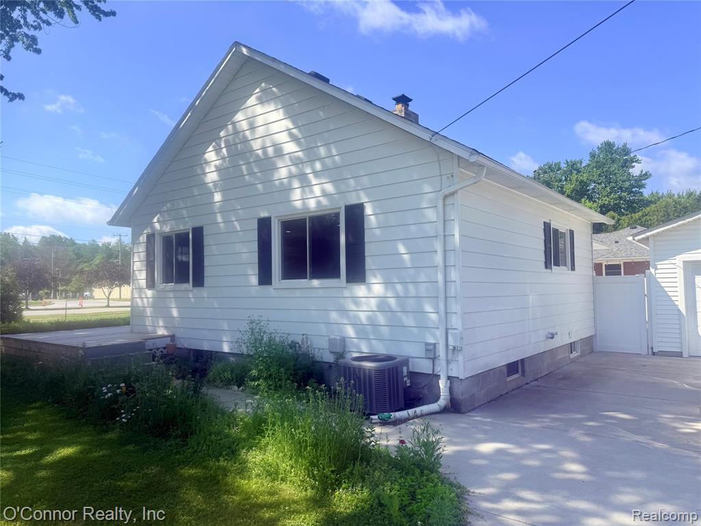 1930 GRATIOT BLVD, Marysville, MI 48040 — Photo 14
